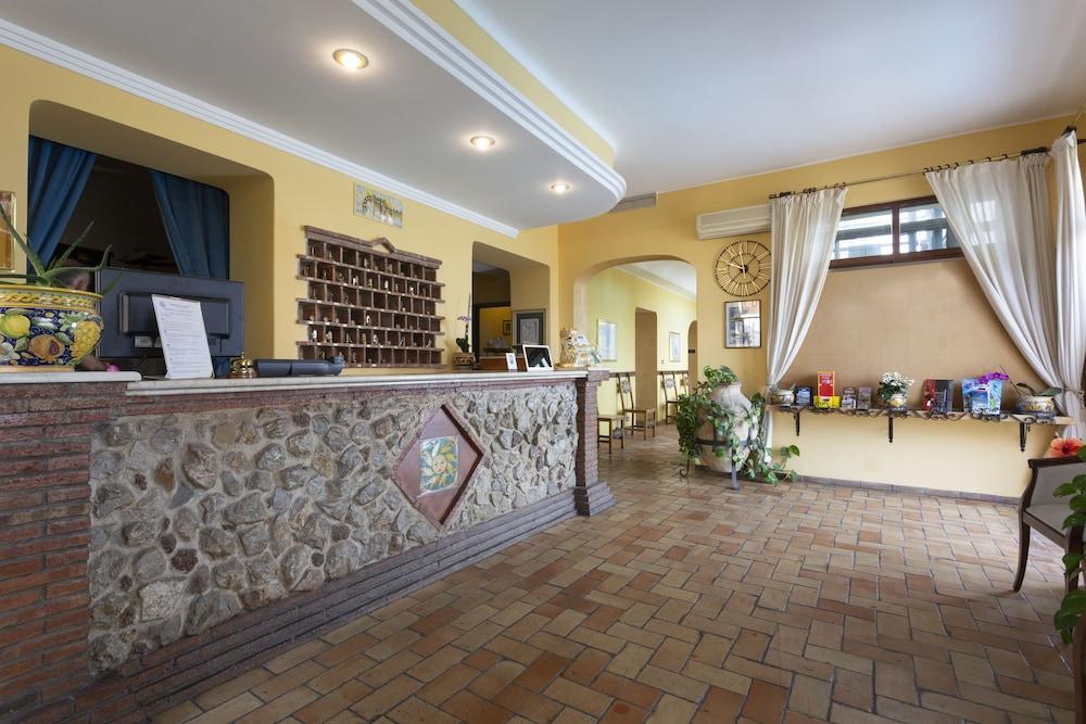 Hotel Sole Castello (Adults Only) ตาออร์มินา ภายนอก รูปภาพ