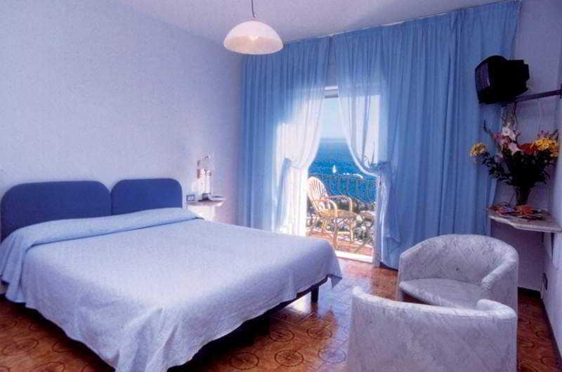 Hotel Sole Castello (Adults Only) ตาออร์มินา ภายนอก รูปภาพ